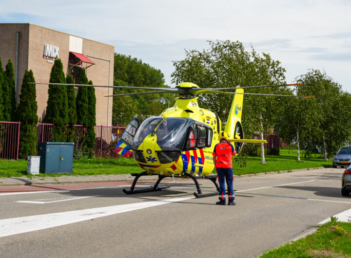 Een traumahelikopter en hulpdiensten bij een ernstig verkeersongeval in Hoorn.