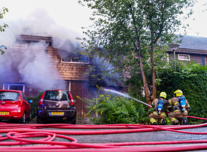 Uitslaande woningbrand aan de Paardenweide in Zwaag waarbij een bewoner overleed