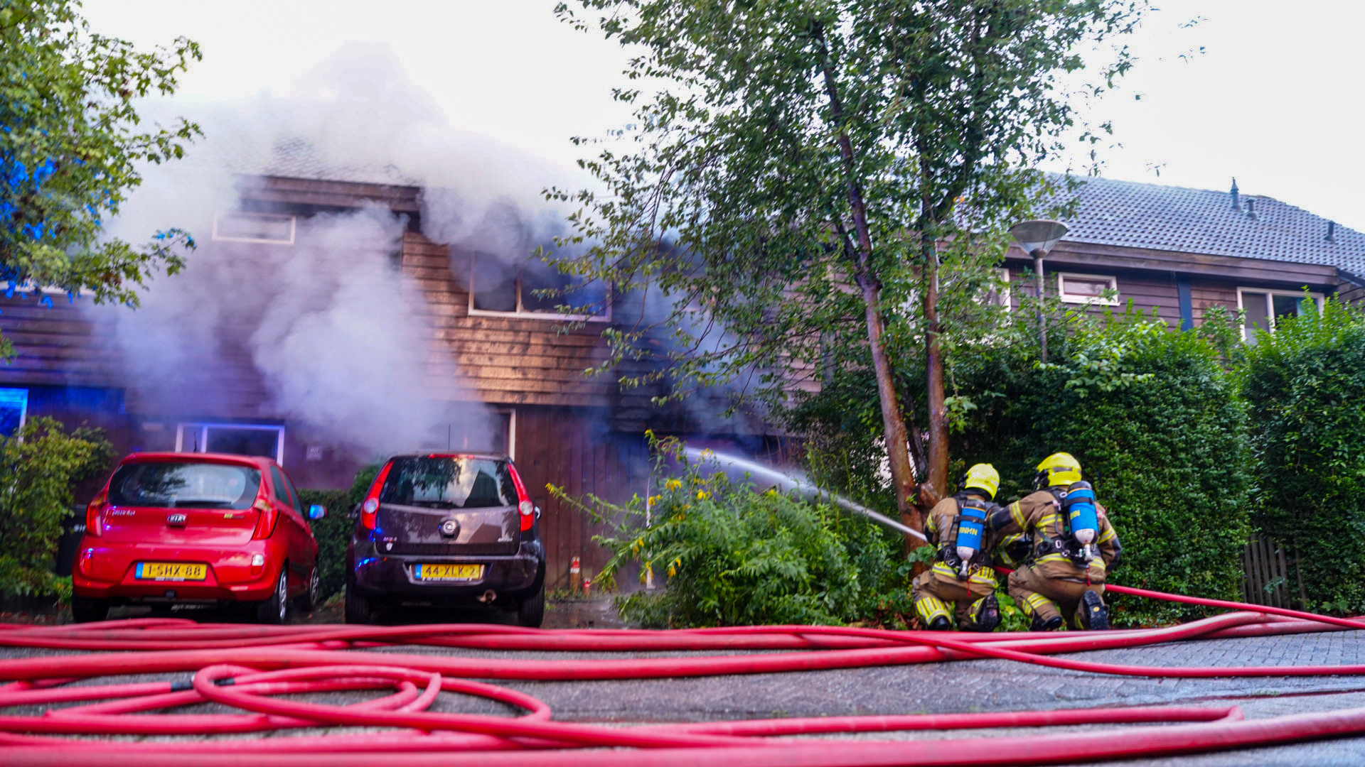 Uitslaande woningbrand aan de Paardenweide in Zwaag waarbij een bewoner overleed