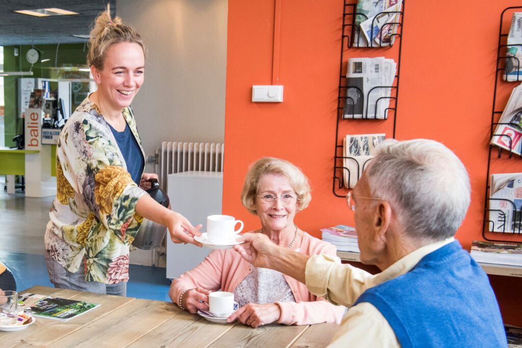 Vrijwilligerswerk brengt mensen samen en helpt tegen eenzaamheid
