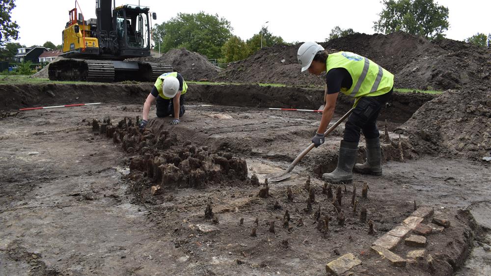 Archeologen vinden funderingen van oude oliemolen bij Pelmolenpad.