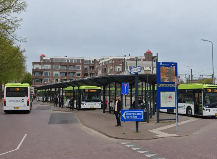 Connexxion past vanaf december 2026 verschillende busverbindingen van en naar Hoorn aan.