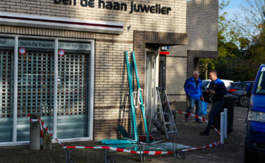 Juwelierszaak aan de Westerblokker in Blokker waar dinsdagnacht een plofkraak plaatsvond.