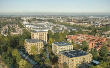 Bouw van 80 sociale huurappartementen door Intermaris op de voormalige hockeyvelden aan de Zonnesteen in Hoorn.